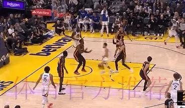 库里送出精彩口袋传球格林上篮命中,勇士次节领先老鹰8分 库里送出精彩口袋传球格林上篮命中,勇士次节领先老鹰8分